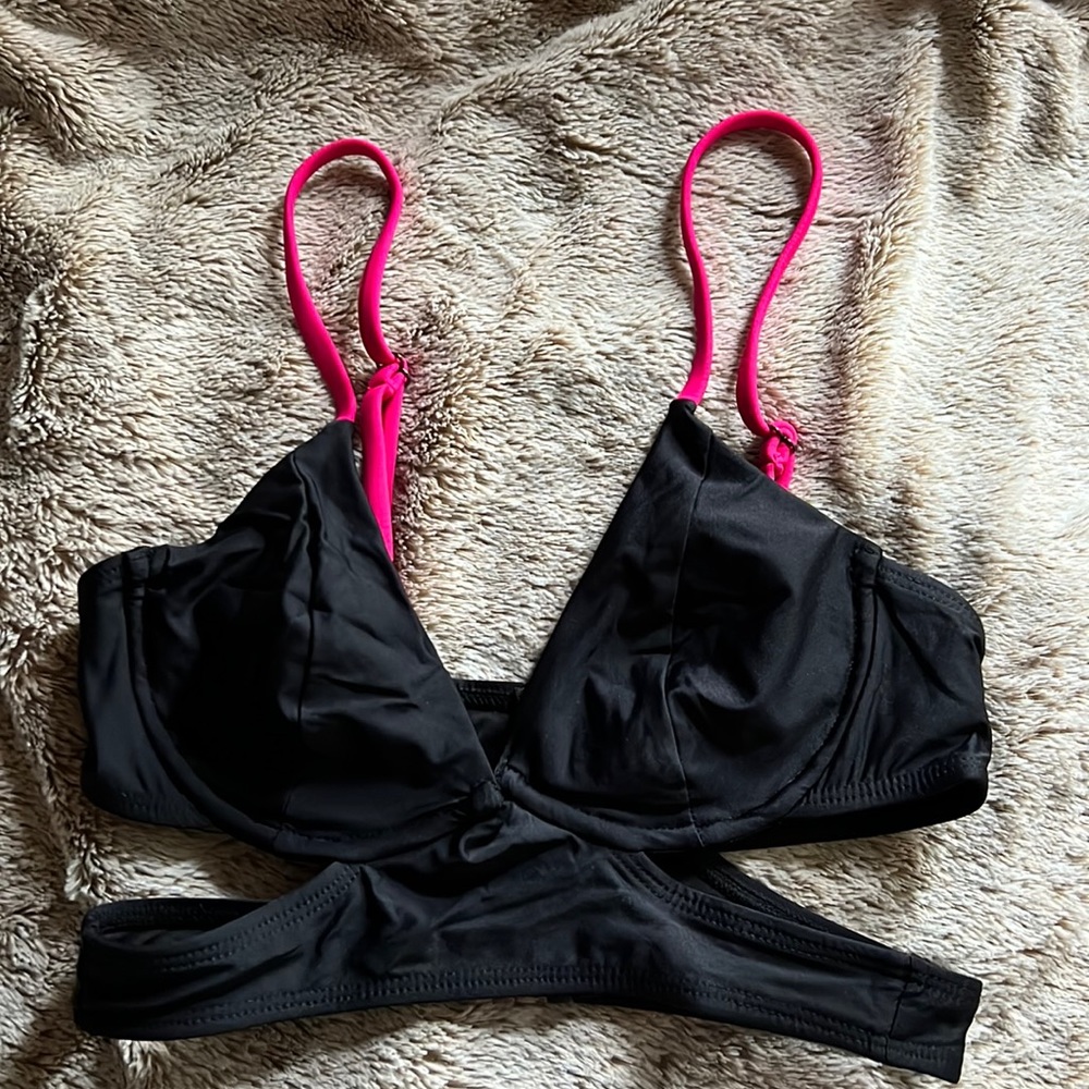 Estuaries Swimwear Ore cut out bikini top small medium